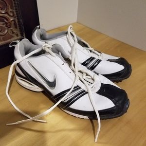 Nwot Nike golf shoes
